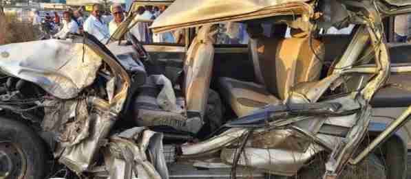 Bolero crashes into tree while rescuing two-wheeler, kills three