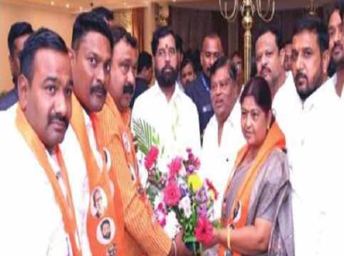 Thackeray group's entry of five people including three former corporators into Shinde Sena