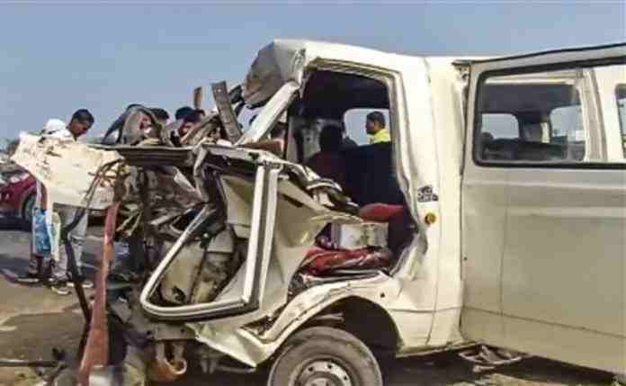 accident near Narayangaon on Pune-Nashik highway, 9 dead