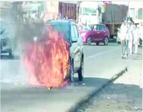 thrill of burning cars on the Pune Nashik highway