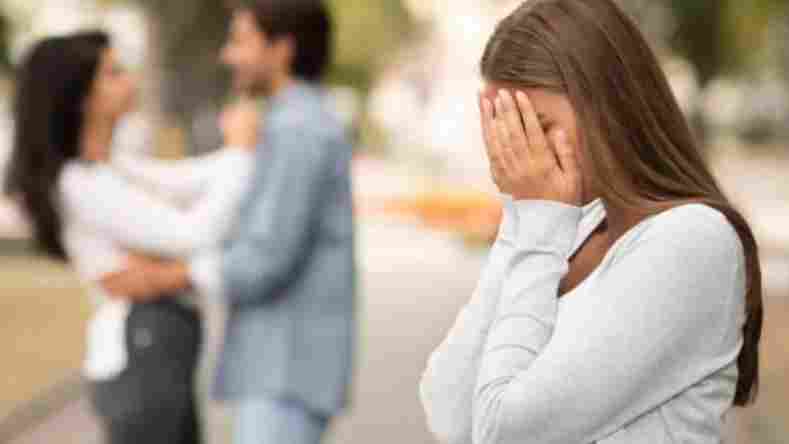 Boyfriend dies while killing girlfriend's husband