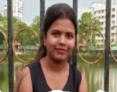 24-year-old woman died on the spot after being struck by lightning