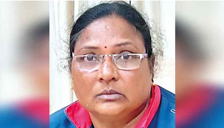 Female Police Sub-Inspector caught taking bribe of Rs. 40,000
