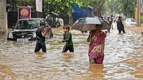 Heavy rains of 'Elephant', increase in river discharge, risk of flood continues
