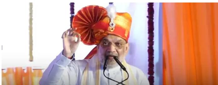 To the farmers affected by heavy rains in Maharashtra Union Minister Amit Shah