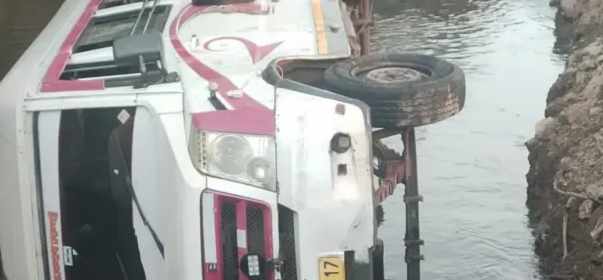 Varhad's car overturned from the bridge into the water