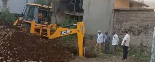 Six people arrested for digging up abandoned house for hidden treasure