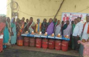 Latest News Free gas distribution by Naimnath Indian Agency in Khirvire