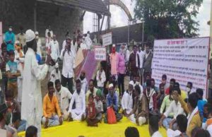 Agitations in front of Rohit Pawar's office