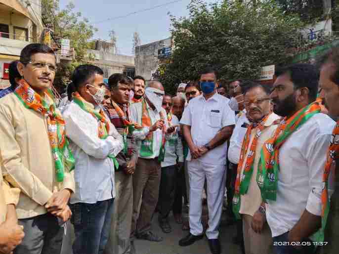 BJP's agitation in front of MSEDCL office in Sangamner