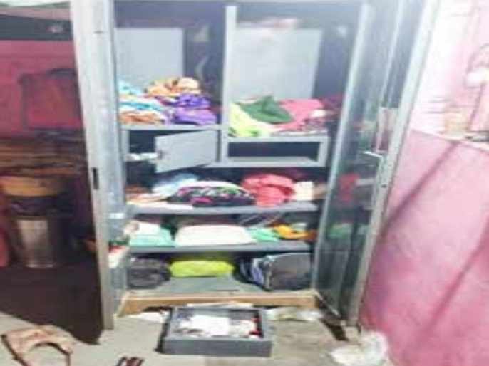 Jamkhed One and a half lakh burglary in this taluka 