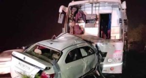 Nevasa accident between car and travel on Nagar Aurangabad highway