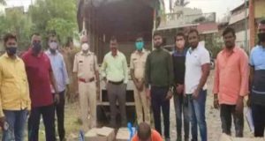 Shrirampur four-wheeler was seen moving suspiciously