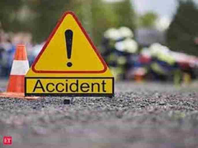Accident car overturned on the Nashik-Pune highway due to a flat tire