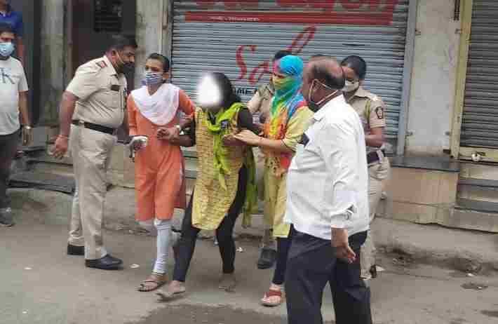 Radha of a drunken woman for two hours in Sangamner