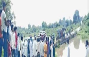 Ahmednagar news body was found in the flowing water
