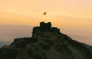 Ahmednagar News allest saffron in the country will be hoisted on this fort 