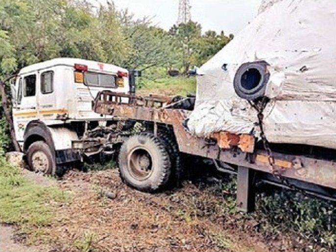 Sangamner Talegaon Accident truck and Container 