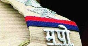 police sub-inspector was beaten to death by nine persons