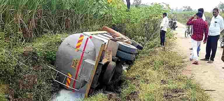 Milk tanker Accident in Rahuri 