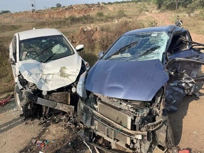 Ahmednagar Accident News two Cars
