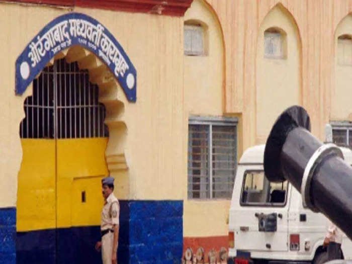 Ahmednagar Gang rape Case Prisoner dies in prison