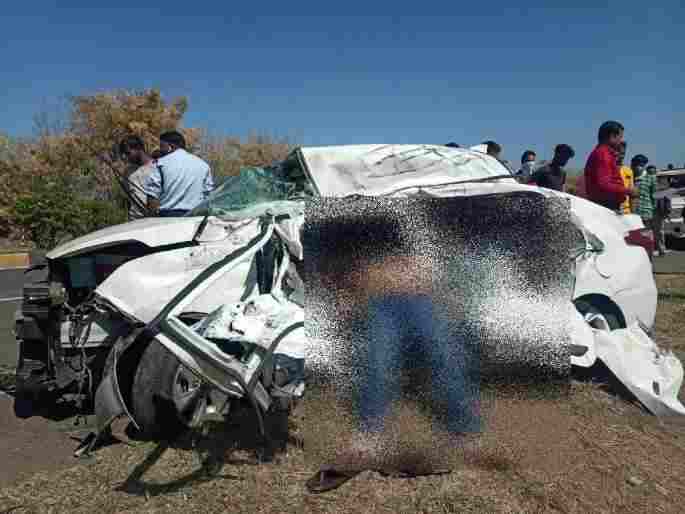 Nagpur Accident same family were killed when a car tire burst