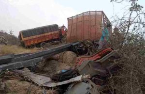 Accident Two tempos collided head-on, killing the driver