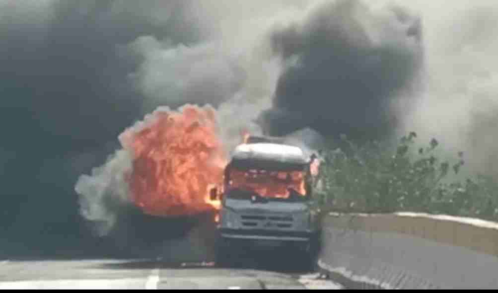 Ahmednagar Pune-Nashik National Highway, a Tempo Traveler bus suddenly caught fire