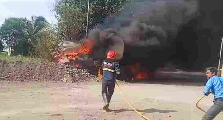 Ahmednagar Tanker fire at petrol pump
