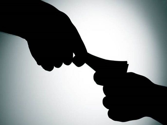 manager and clerk of the electric company were caught red-handed while accepting bribe
