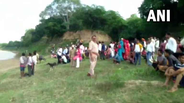 Boat of passengers leaving for Raksha Bandhan capsized