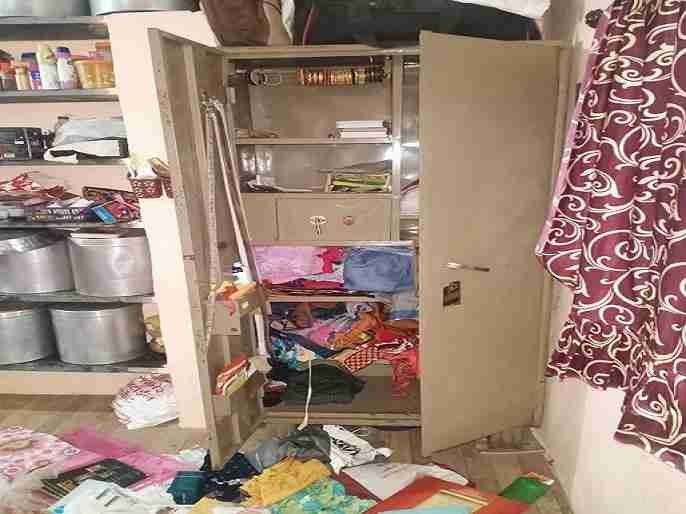 theft in Sangamner taluka, goods worth Rs 1 lakh 