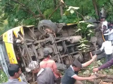 Accident School bus falls into valley, 44 students injured