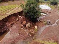 Parner rain like cloud burst, hundreds of acres of agriculture were washed away