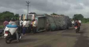 ahmednagar accident-truck-carrying-sacks-of-cement-overturned