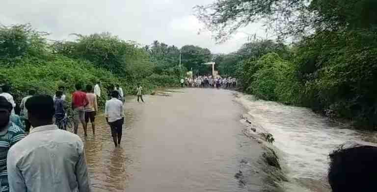 Heavy rain, flood situation in Newasa taluka in Ahmednagar
