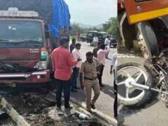 Tempo crushes construction workers, two killed in accident