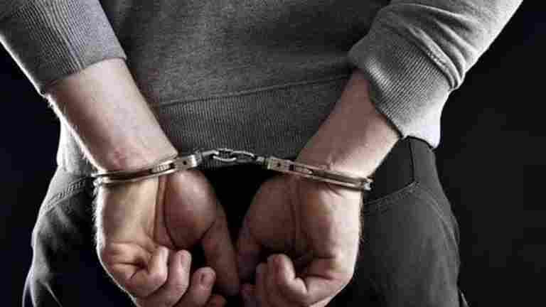 smuggler arrested with weapons in Karjat