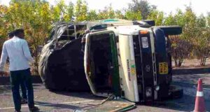 Accident Tempo reversed on bridge on Pune Nashik highway