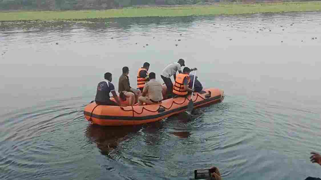 Seven people of the same family committed suicide in the river
