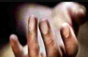 आठव्या मजल्यावरून उडी घेत कर्मचाऱ्याची आत्महत्या employee committed suicide by jumping from the eighth floor