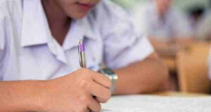 10th Maths Paper in Female Security Guard Mobile