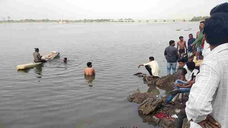 Ahmednagar Four youth drowned in the Godavari river 
