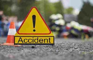 Accident woman on a two-wheeler died after being crushed