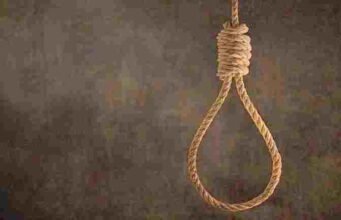 12th-grade girl commits suicide by sending her brother to play