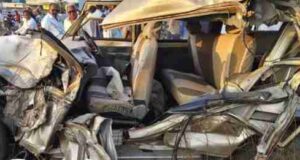 Bolero crashes into tree while rescuing two-wheeler, kills three