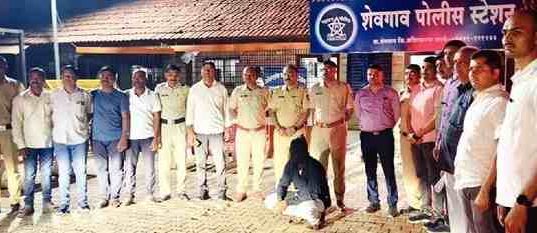 Minor girl stabbed, accused arrested
