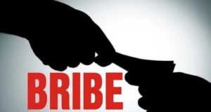 Talathi caught red-handed while taking bribe in Sangamner