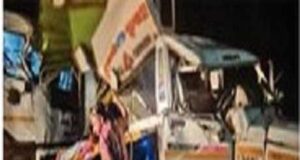 Mother dies in front of her child, woman killed in trailer-pickup tempo accident